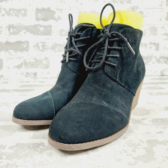 New Toms Hyde Black Suede Lace Up Wedge Heel Ankle Booties F175 - Picture 2 of 12